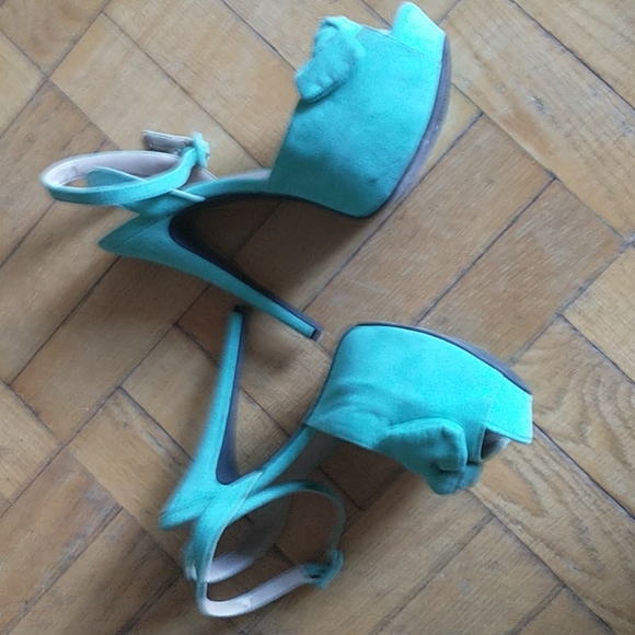 Gorgeous turquoise platform heels with bow, size 9 - Picture 3 of 4